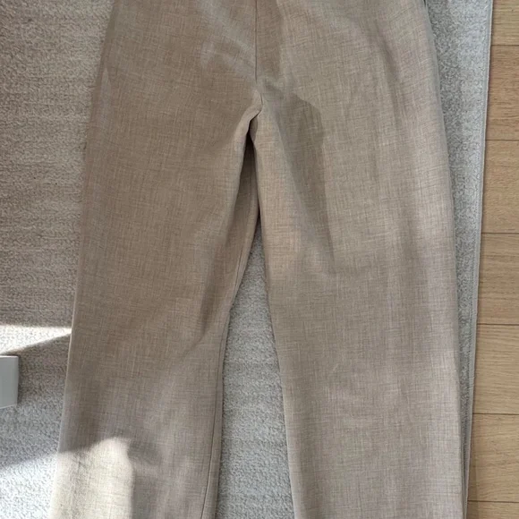 Aritzia Straight-Leg Pants in Light Beige - Picture 6 of 7